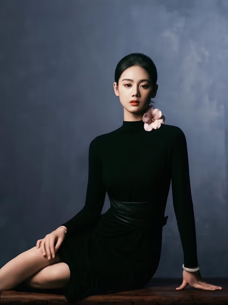 Ethnic Fashion Photography - 2026 New Fashion Simple High-End Black