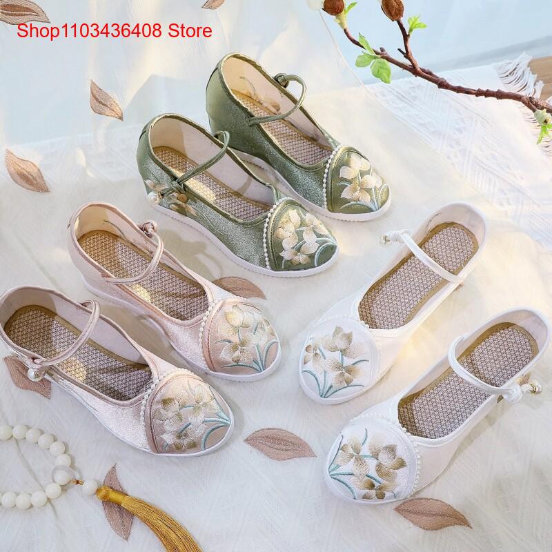 Ethnic Style - New Lightweight Thick-Soled Height-Increasing Cloth Shoes