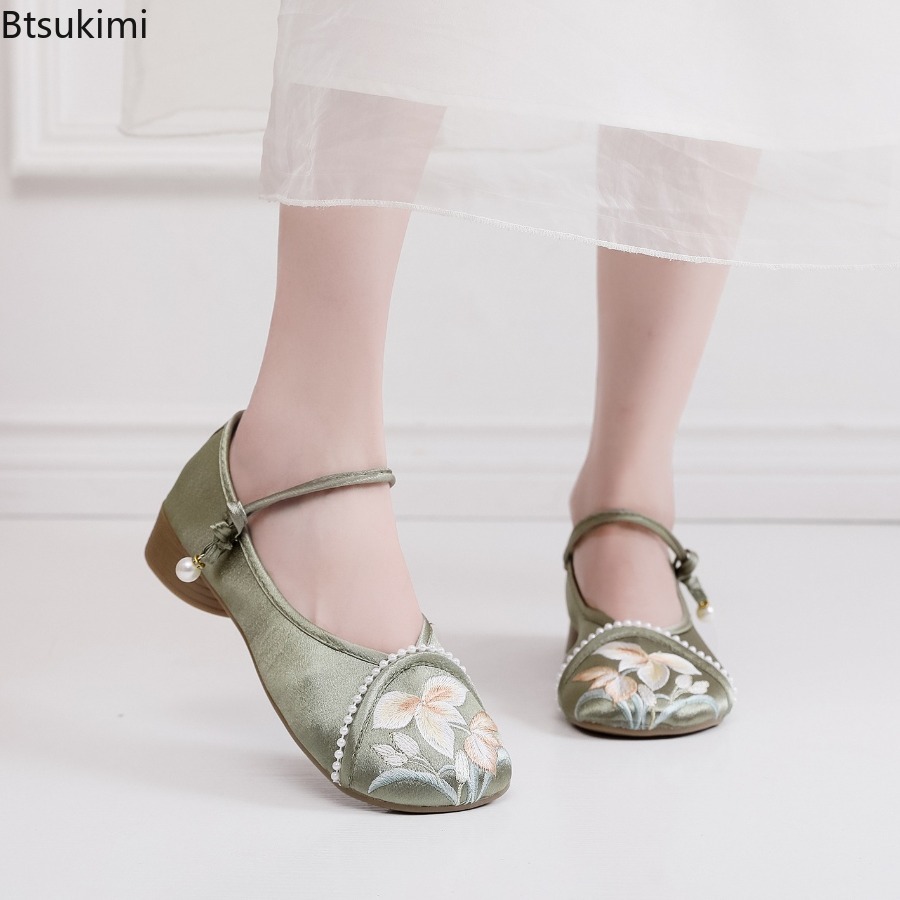 Ethnic And Fashion - Fashion Embroidered Chinese Style Low Heeled