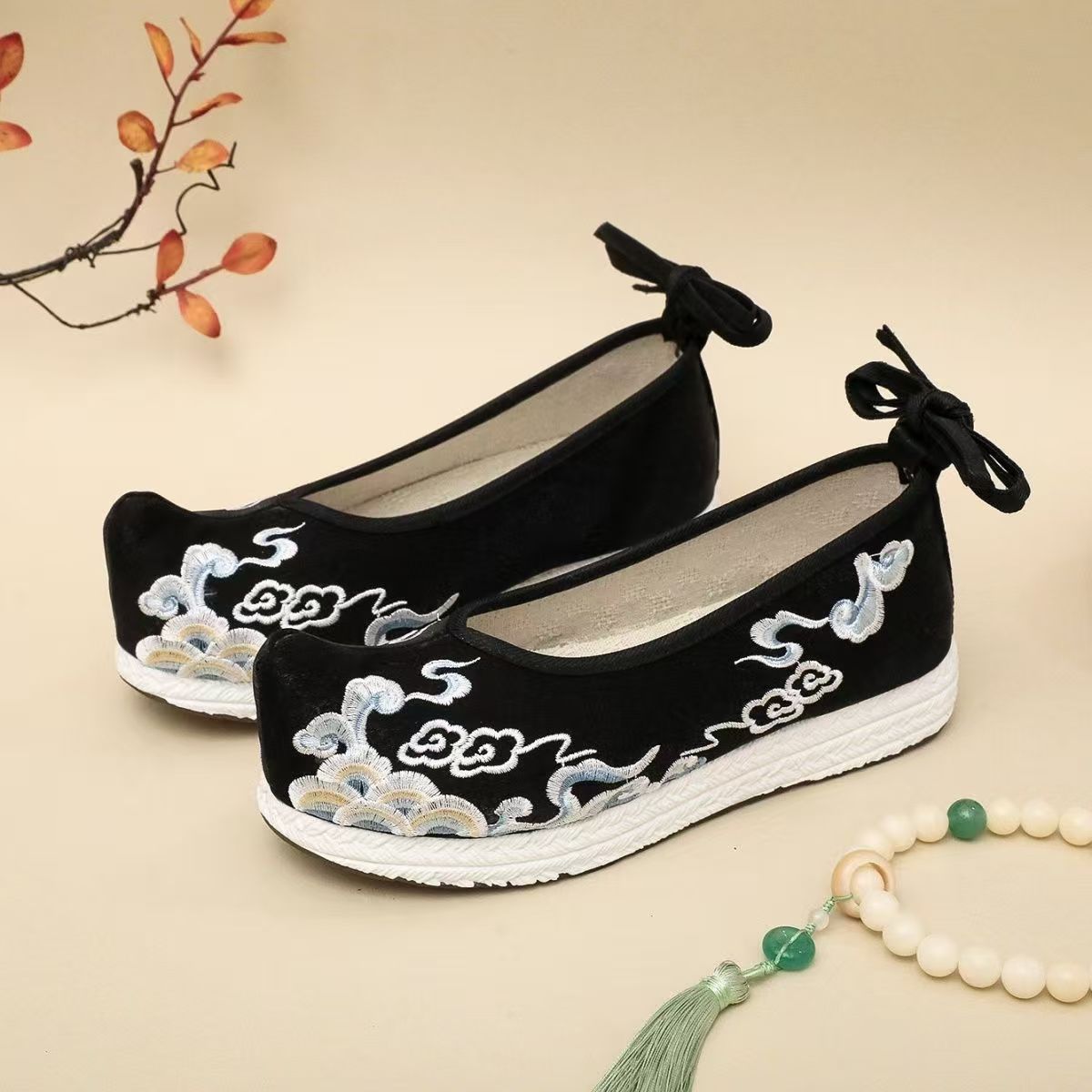 Ethnic Style - Woman Big Size Embroidered Hanfu Shoes